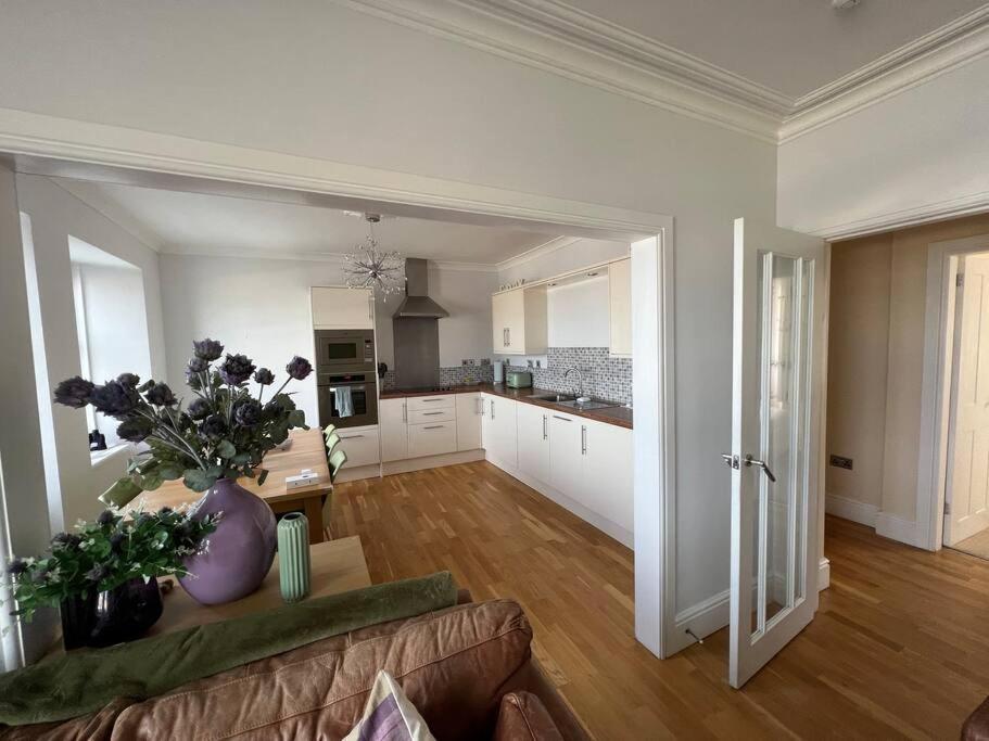 Fantastic 3 Bedroom Holiday Home Millport Exteriör bild