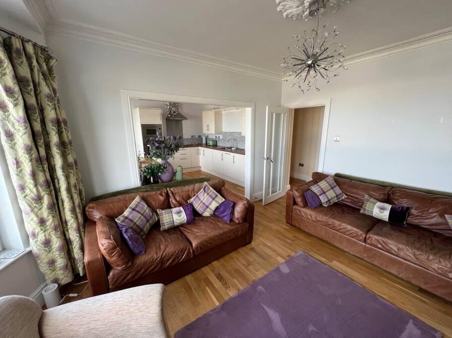 Fantastic 3 Bedroom Holiday Home Millport Exteriör bild