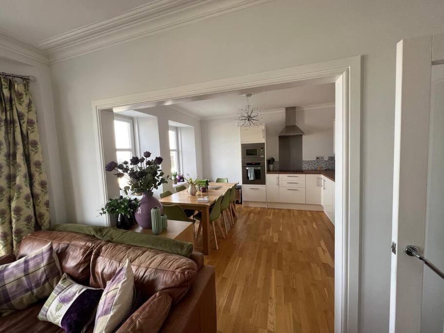 Fantastic 3 Bedroom Holiday Home Millport Exteriör bild