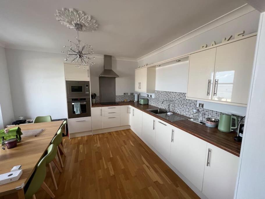 Fantastic 3 Bedroom Holiday Home Millport Exteriör bild