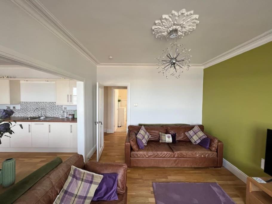 Fantastic 3 Bedroom Holiday Home Millport Exteriör bild